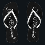 Chinelos do recem casados para o casal dos noivos<br><div class="desc">Chinelos do recem casados ajustados para o casal dos noivos. Flip-flops elegantes de Personalizable para o séquito da noiva/noiva da equipe. Faça suas próprias sandálias personalizadas da cunha para a noiva, as noivas empregada doméstica, a madrinha de casamento, o florista, a mãe da noiva, a mãe do noivo, deslizadores bonitos...</div>
