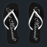 Chinelos do recem casados para o casal dos noivos<br><div class="desc">Chinelos do recem casados ajustados para o casal dos noivos. Flip-flops elegantes de Personalizable para o séquito da noiva/noiva da equipe. Faça suas próprias sandálias personalizadas da cunha para a noiva, as noivas empregada doméstica, a madrinha de casamento, o florista, a mãe da noiva, a mãe do noivo, deslizadores bonitos...</div>