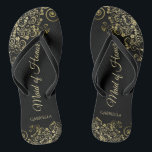 Chinelos Dourado lugar no casamento da Madrinha de casament<br><div class="desc">Estas belas chinelos de casamento são uma maneira excelente de obrigado e reconhecer sua Madrinha de casamento enquanto salva os pés dela ao mesmo tempo. Possui um design elegante com colchetes de renda de ouro em um fundo preto e uma letra de escrita dourada de rico. O teste lê Madrinha...</div>