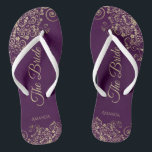 Chinelos Dourado lugar no legante roxo de ameixa Casamento<br><div class="desc">Dance a noite fora com essas belas chinelos de casamento. Projetados para a noiva, eles apresentam um design simples, mas elegante, com letras douradas em um fundo cor roxa de ameixa e ricos de renda e espirais. Uma bela maneira de se manter rico e apropriado enquanto dá uma pausa nos...</div>