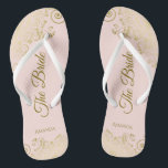 Chinelos Dourado lugar no pincel cor-de-rosa noiva Casament<br><div class="desc">Dance a noite fora com essas belas chinelos de casamento. Projetados para a noiva, eles apresentam um design simples, mas elegante, com letras douradas em um fundo rosado claro e cor-de-rosa, e ricos de rendas e espirais. Uma bela maneira de se manter rico e apropriado enquanto dá uma pausa nos...</div>