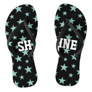 Chinelos Estrelas Azul-Verdes Místicas e Fundo Preto