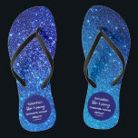 Chinelos Festa de solteira brilhante azul<br><div class="desc">Design de Bachelorette de Fim de Semana Azul Glitter. Este flip-flops de Festa de solteira combina dois tamanhos de fonte para uma aparência mais dinâmica. Para itens correspondentes,  siga o link: Caso você precise de personalização para o design,  fique livre para entrar em contato comigo: szdesigns2021@gmail.com</div>