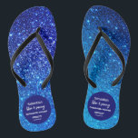 Chinelos Festa de solteira brilhante azul<br><div class="desc">Design de Bachelorette de Fim de Semana Azul Glitter. Este flip-flops de Festa de solteira combina dois tamanhos de fonte para uma aparência mais dinâmica. Para itens correspondentes,  siga o link: Caso você precise de personalização para o design,  fique livre para entrar em contato comigo: szdesigns2021@gmail.com</div>