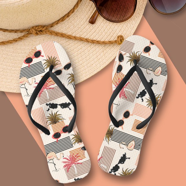 Chinelos Flamingos e Palmas Retro (Retro flamingos, palms trees, retro sunglasses fun summer flip flops)