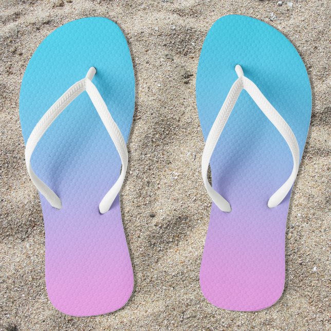 Chinelos Gradiente de Azul Água para Rosa (Aqua Blue to Pink Ombre Flip Flops for Her)
