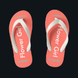 Chinelos Infantis Flower Girl NAME Coral<br><div class="desc">A Flower Girl é escrita em texto branco contra cor de coral brilhante. O nome e a data do casamento é azul-turquesa bonito. Personalize seu nome de florzinha em letras maiúsculas arquivadas. Clique em Personalizar para aumentar ou diminuir o tamanho do nome para cair dentro de linhas seguras. chinelos bonito...</div>