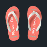 Chinelos Infantis Flower Girl NAME Coral<br><div class="desc">A Flower Girl é escrita em texto branco contra cor de coral brilhante. O nome e a data do casamento é azul-turquesa bonito. Personalize seu nome de florzinha em letras maiúsculas arquivadas. Clique em Personalizar para aumentar ou diminuir o tamanho do nome para cair dentro de linhas seguras. chinelos bonito...</div>