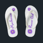 Chinelos Infantis Rapariga da Margarida Roxa<br><div class="desc">Daisy roxo e design de texto para sua florista.  Personalize com um nome ou altere o texto para atender às suas necessidades.</div>