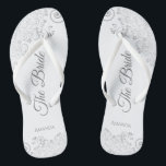 Chinelos Lugar de Prata no Elegante Branco O Casamento da N<br><div class="desc">Dance a noite fora com essas belas chinelos de casamento. Projetados para a noiva, eles apresentam uma design simples, mas elegante, com a letra de cinza em um fundo branco e as curvas e espirais da cinza de prata rico. Uma bela maneira de se manter rico e apropriado enquanto dá...</div>