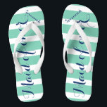 Chinelos Marinho e dica de Madrinha de casamento personaliz<br><div class="desc">Padrão marinho Azul e Stripes de Casa - Altere para Qualquer Cor clicando em personalizar. E diga o que quiser. Torne estes chinelos do tipo que têm sua mensagem neles. Seja a fala da praia!</div>