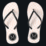 Chinelos Monograma do Blush Pink e do Black Trellis<br><div class="desc">sandálias de flutuação de sacudir impressas personalizadas com um padrão de pisca moderno na moda e um monograma personalizado ou outro texto em um quadro circular. Clique em Personalizar para alterar as fontes e cores do texto ou adicionar suas próprias imagens para criar uma única design!</div>