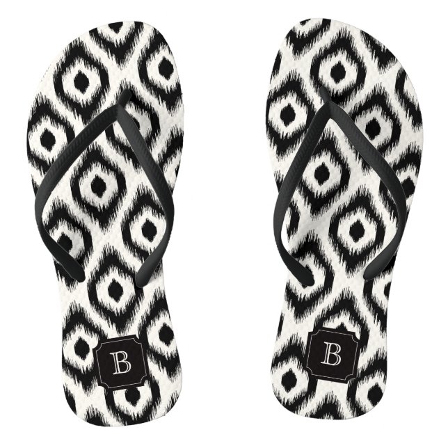 Chinelos Na moda Chic Black Ivory Diamond Ikat Monograma (Pé da cama)