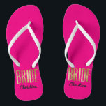 Chinelos Noiva Dourado chique do rosa quente que Wedding<br><div class="desc">O falso elegante, chique, e moderno imprimiu o ouro no rosa de néon quente, chinelos da lembrança da noiva. Este design clássico e sofisticado é perfeito para a noiva elegante, na moda, e à moda. Vestir-los a sua festa de solteira ou a todo o evento do pre-casamento. Todo o design...</div>