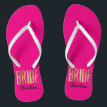 Chinelos Noiva Dourado chique do rosa quente que Wedding<br><div class="desc">O falso elegante, chique, e moderno imprimiu o ouro no rosa de néon quente, chinelos da lembrança da noiva. Este design clássico e sofisticado é perfeito para a noiva elegante, na moda, e à moda. Vestir-los a sua festa de solteira ou a todo o evento do pre-casamento. Todo o design...</div>