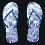 Chinelos Noiva Floral Branca Elegante<br><div class="desc">O design apresenta um encantador conjunto de flores e borboletas de lótus, reproduzido em um esquema de cores azul e branco que evoca a elegante beleza da chica da chinoiserie, lembrando o padrão clássico de salgueiro azul, com um layout de texto moderno. Estas belas chinelos são uma bonito ideia azul...</div>