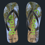 Chinelos Noiva Palm Trees Blue Sky<br><div class="desc">Palmeiras legal com Chinelos Unisex Bonito do céu azul com noiva e noivo escritos em um belo texto verde em ambos os chinelos e Data do Casamento em texto preto. Sinta sua unidade com cada passo que você dá. Deixe o texto em cada flutuação de sacudir como é Bride and...</div>