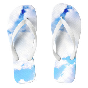 Chinelos Nuvens brancas inchado e céu azul