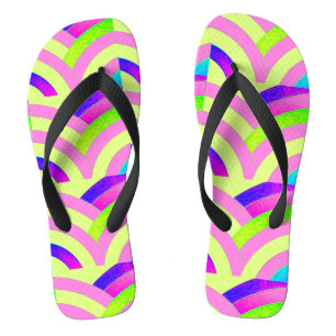 Chinelos padrão de chevron curvo cor-de-rosa-amarelo