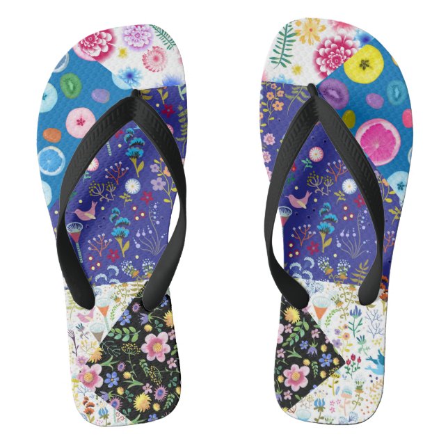 Chinelos Padrão floral em patchwork em um fundo preto. Ve (Pé da cama)