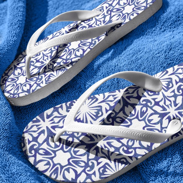 Chinelos Padrão mediterrânico azul e branco (Criador carregado)