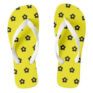 Chinelos Passeio na Praia com Fundo Amarelo e Flores Pretas