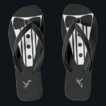 Chinelos Personalize o smoking da cor - padrinhos de<br><div class="desc">O toque perfeito ao seu wedding da praia ou da piscina do destino. PERSONALIZE os chinelos da COR com um smoking formal preto, uma camisa branca e uma imagem do laço. Seus padrinhos de casamento ajudá-lo-ão a casar-se no estilo com estes "flip-flops formais elegantes do smoking" adicionam um estilo de...</div>