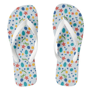 Chinelos Praia do oceano com estrelas-do-mar, conchas e sei