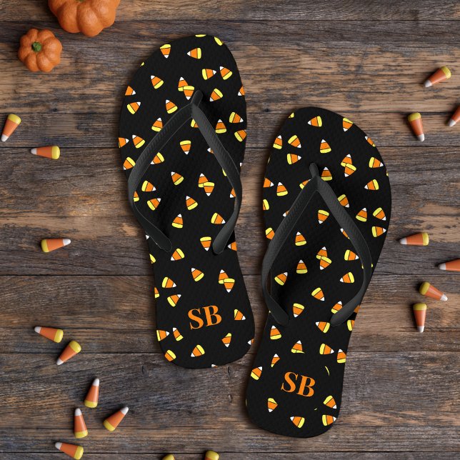 Chinelos Pretos Monogramados de Milho Doce Hallowe (Cute candy corn flip flops with space for your initials)