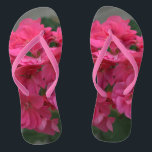 Chinelos Rosa Rosa Rosa bonito Geranium<br><div class="desc">Rosa Geranium bonito Chinelos florais cor-de-rosa feminina. Perfeito para quem ama flores e natureza. Mostrado com Precintas Slim Cor-de-Rosa e Pegada Branca. Bom presente para festa de casamento para casamentos de praia, ou para diversão no verão na praia, férias ou a qualquer hora. Consulte as opções para Straps Amplos. Fotografia...</div>