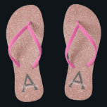 Chinelos Rosa Rosa Rosa Rosa Dourada, Brilhante e Monograma<br><div class="desc">Rosa rosa rosa Dourada e Cinzas de carvão (cinzas) Faux Glitter e Sparkle Girly Beach Wedding Chinelos. Esses Chinelos Dourados de Rosa Rosa Rosa Rosa Girly podem ser personalizados para incluir seu nome inicial e primeiro e são um chá de panela, festa de solteira ou festa de aniversário perfeito na...</div>