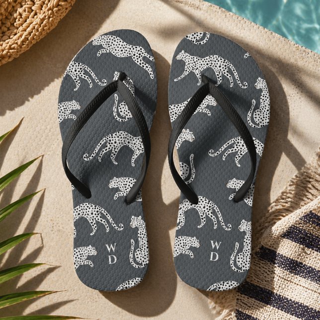 Chinelos | Sandálias de Praia com Estampa de Guepa (Stylish cheetah flip flops with fashion led appeal and monogram initials.)