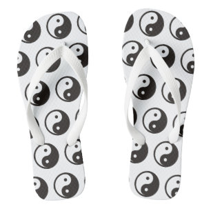 Chinelos Símbolo Yin Yang - design de tatuagem sólida
