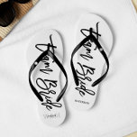 Chinelos Tipografia do Script "Team Bride"<br><div class="desc">Flip-flops personalizado do partido Bridal apresentando um na moda e uma tipografia de script de tendência. Personalize com o monograma da noiva e noiva, a data do casamento e o nome da dama de honra para um design! Procurando uma cor personalizada? Sem problemas! Apenas envie seu pedido para o heartlockedstudio...</div>