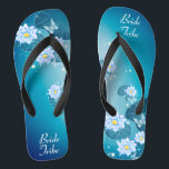 Chinelos Turquoise Blue Floral Patterno Casamento Noiva<br><div class="desc">Este bonito algo azul apresenta flores elegantes de lótus no fundo azul turquesa. Eles fazem um presente memorável para os membros da festa de casamento: tribo noiva, madrinhas, mãe da noiva, madrinha de casamento... adicionando uma dose na moda de glama ao seu dia de casamento, festa de solteira ou outra...</div>