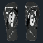 Chinelos Tuxedo | Grooms Beach Wedding<br><div class="desc">O toque perfeito para sua praia de destino ou casamento ao lado de poolside. Chinelos pretos com um smoking formal preto e branco, camisa branca e imagem de gravata arco preta. O seu noivo vai casado em estilo com este "Formal Tuxedo Flip-Flops" Adicione um estilo de vestido para a noiva!...</div>
