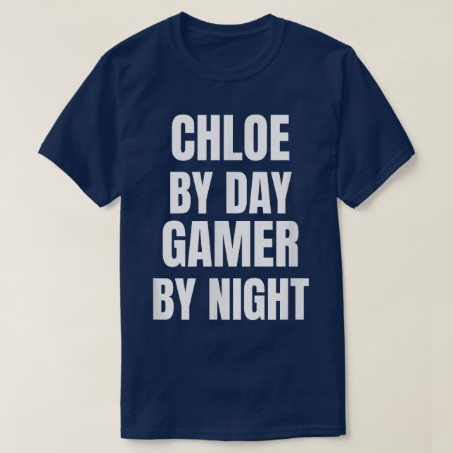 Chloe by Day Gamer By Night T-Shirt (Frente do Design)