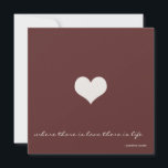 Chocolate Castanho e Convite Minimalista Dourado<br><div class="desc">Todo o texto sobre este minimalista convite para casamento de chocolate marrom e ouro é totalmente personalizável. Se você quer um aspecto mais minimalista, você pode remover a imagem do coração também. A citação na frente diz "Onde há amor há vida." Você pode usar qualquer citação que quiser. Apenas mude...</div>