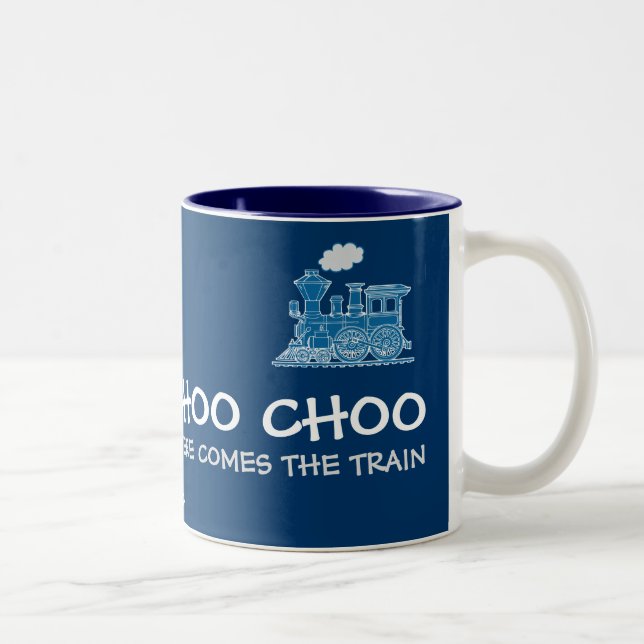 "Choo Choo aqui vem a caneca azul do trem" (Direita)