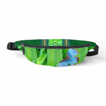 Chuva fresca com bolsa de borboleta na cintura.