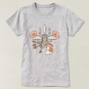 Cicada na Camiseta das Mulheres