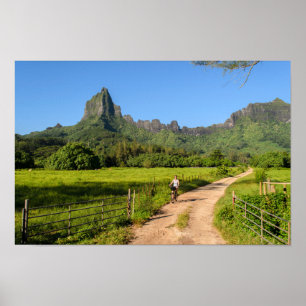 Ciclismo do turista no poster tropical de Moorea