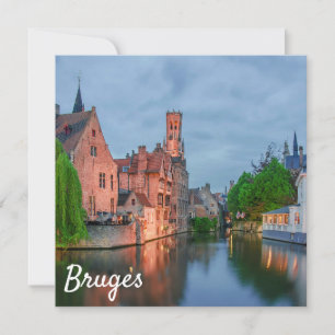 Cidade antiga e torre de Belfry à noite em Bruges