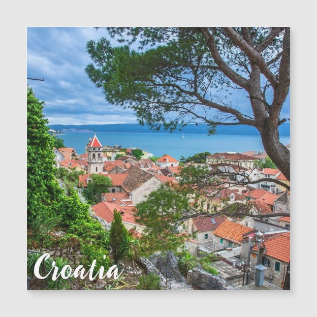 Cidade croata de Omis. (Frente)