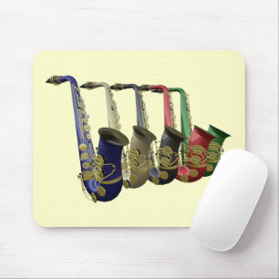 Cinco saxofones coloridos em uma linha Mousepad