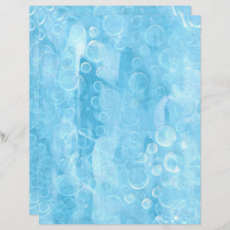 Círculos e esferas em folhas de papel azul claro