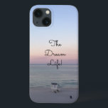 Citação da Vida dos Sonhos Colorido Nascer do Sol<br><div class="desc">Capa de telefone celular com citação da vida dos sonhos com nascer do sol no oceano. Imagine-se na praia vendo esse nascer do sol colorido absolutamente lindo. Essa é a vida dos sonhos! A citação "A Vida dos Sonhos" em uma linda fonte preta sobre uma imagem de um nascer do...</div>