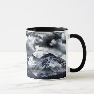 Claridade sob a caneca de café das nuvens