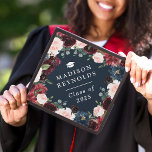 Classe de 2025 Marinho azul-borgonha Clássica<br><div class="desc">Chapéu de Graduação da Clássica Azul-Floral Marinho Burgundy. Para mais personalização,  use nossa ferramenta design para modificar este modelo.</div>