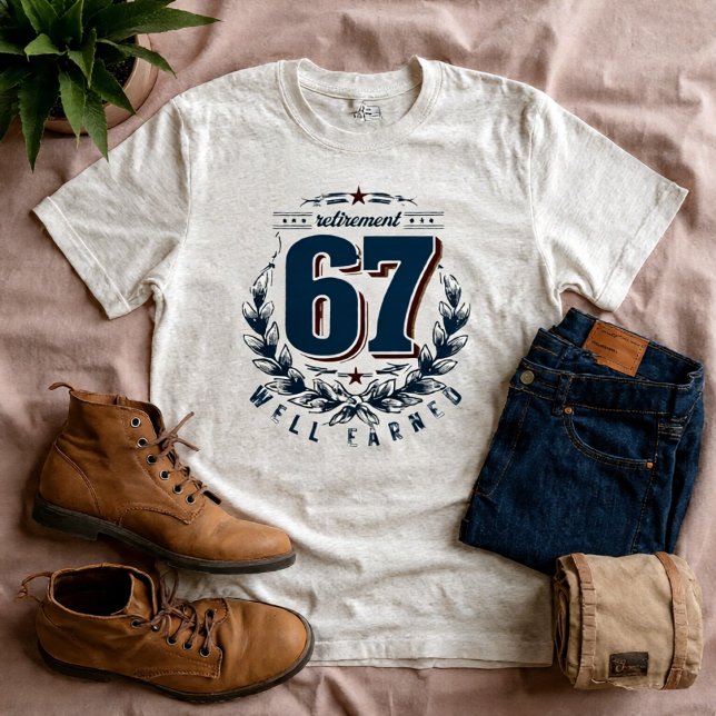 Classic Retirement 67 T-Shirt – Vintage Badge Styl (Criador carregado)